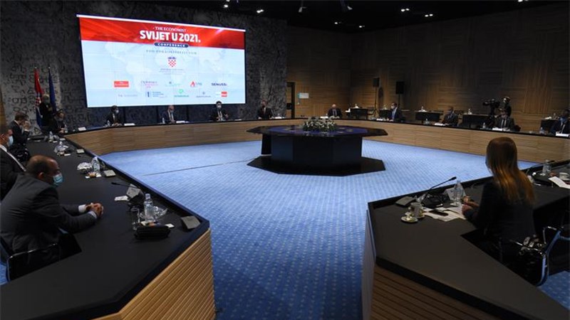 Plenković: Sinergijom gospodarstva i institucija možemo premostiti ovu krizu